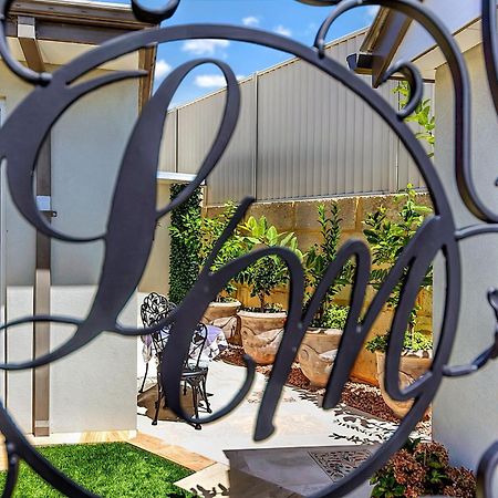 Lavender Manor Bnb Bed and Breakfast Alkimos Εξωτερικό φωτογραφία