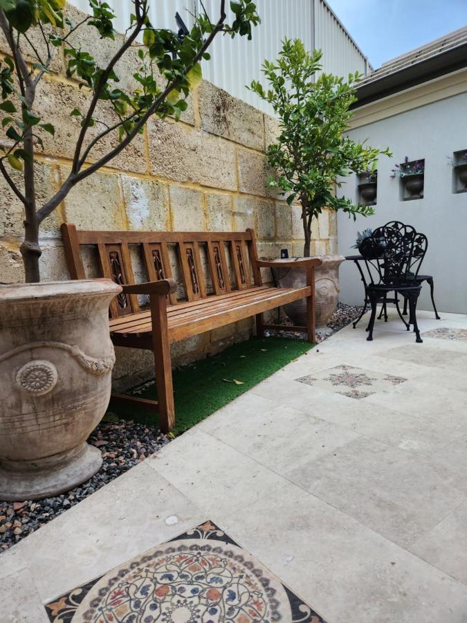 Lavender Manor Bnb Bed and Breakfast Alkimos Εξωτερικό φωτογραφία