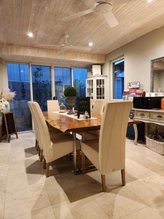 Lavender Manor Bnb Bed and Breakfast Alkimos Εξωτερικό φωτογραφία