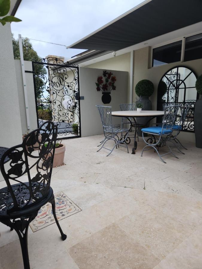 Lavender Manor Bnb Bed and Breakfast Alkimos Εξωτερικό φωτογραφία