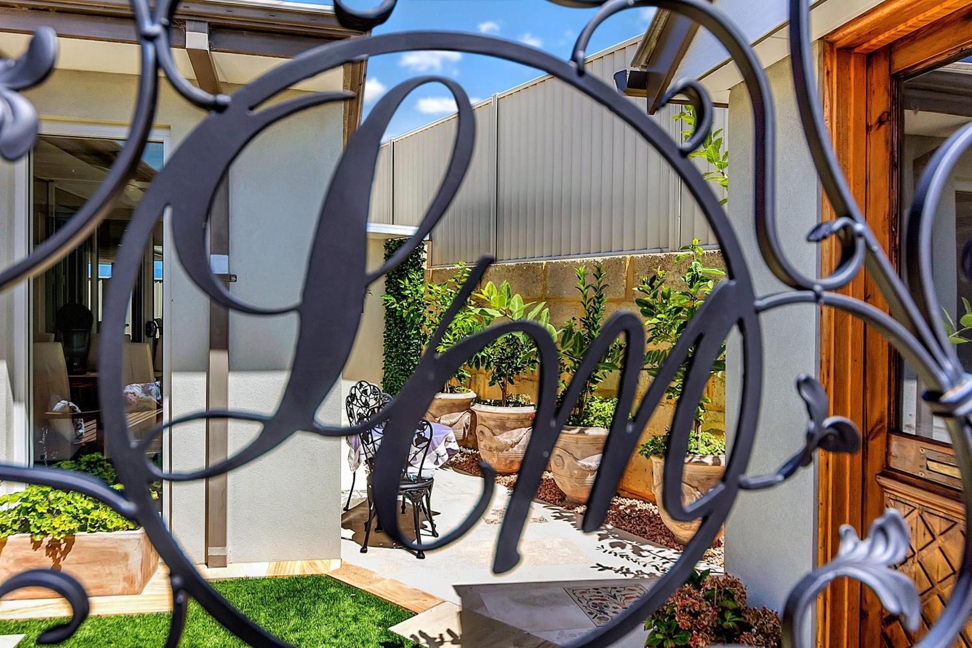 Lavender Manor Bnb Bed and Breakfast Alkimos Εξωτερικό φωτογραφία