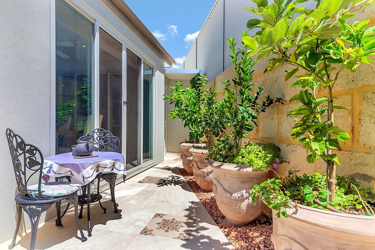 Lavender Manor Bnb Bed and Breakfast Alkimos Εξωτερικό φωτογραφία